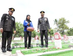 Peringatan Hari Pahlawan ke-79, Pj Bupati Bersama Forkopimda Tabur Bunga di Taman Makam Pahlawan Sasayya Bantaeng.