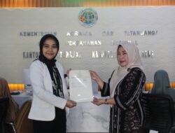 Penyerahan Sertipikat Elektronik Pertama di Bantaeng, Wujud Transformasi Digital Layanan Pertanahan
