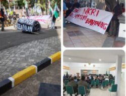 Massa HMI Geruduk DPRD Bantaeng, Bakar Keranda Mayat dan Ban, Lanjutkan Rapat Bersama DPRD